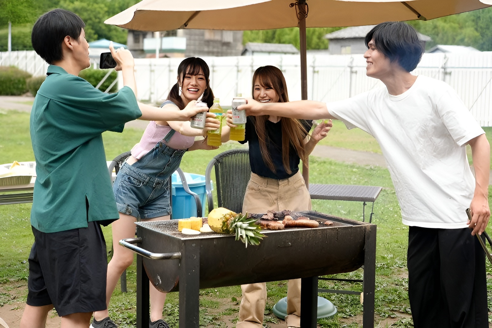 MIDV-266 A memorable picnic with close friends
